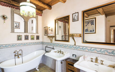 Rocca di Papa 102: Interior Design, Flooring, Armatur, Zapfhahn, Decke, Installation, Fliese, Sinken, Badezimmer, Formen