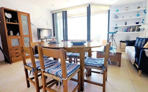 La Platja: Zimmer, Eigentum, Esszimmer, Möbel, Interior Design, Gebäude, Tabelle, Fussboden, Haus, Grundeigentum