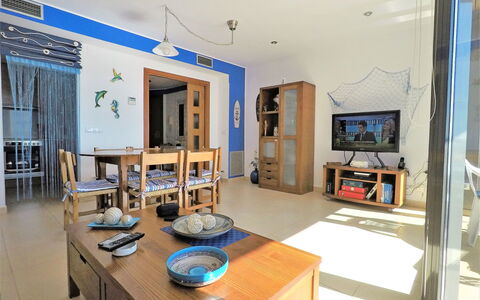 La Platja: Eigentum, Zimmer, Interior Design, Gebäude, Haus, Möbel, Zuhause, Wohnzimmer, Tabelle, Grundeigentum