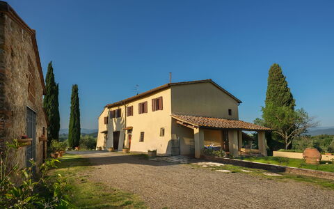 Pozzo Dei Desideri: Himmel, Pflanze, Gebäude, Fenster, Haus, Baum, Grundstueck, Hütte, Wohngebiet, Landschaft
