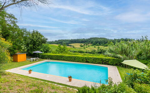 Castellina in Chianti 975: Wasser, Pflanze, Himmel, Wolke, Eigentum, Schwimmbad, Azurblau, Baum, Rechteck, Natürliche Landschaft