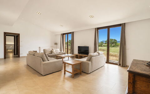 Can Toni: Flooring, Fussboden, Interior Design, Holzboden, Decke, Hartholz, Holzbeize, Wohnzimmer, Laminatboden