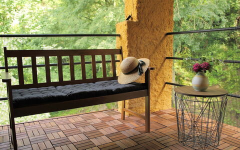 La Furnaseta: Natur, Möbel, Baum, Gartenmöbel, Zimmer, Veranda, Tabelle, Botanik, Blatt, Stuhl