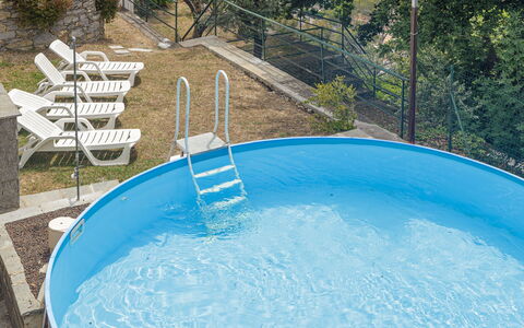 Villa Pia Con Piscina a Recco: Schwimmbad, Wasser, Eigentum, Freizeit, Grundeigentum, Haus, Urlaub, Jacuzzi, Rechteck, Verbundwerkstoff