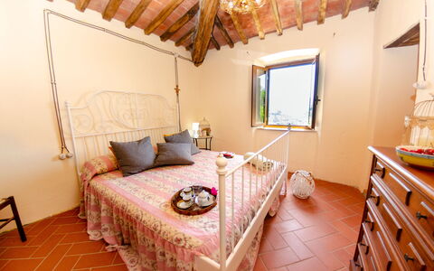 Casa Di Renzo: Schlafzimmer, Bett, Zimmer, Möbel, Eigentum, Bettdecke, Interior Design, Gebäude, Haus, Bettrahmen