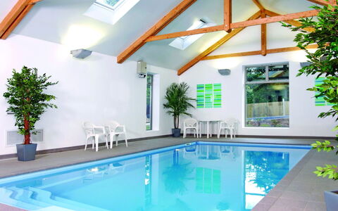Villa Gallery: Wasser, Pflanze, Eigentum, Schwimmbad, Azurblau, Gebäude, Interior Design, Beleuchtung, Blumentopf, Die Architektur