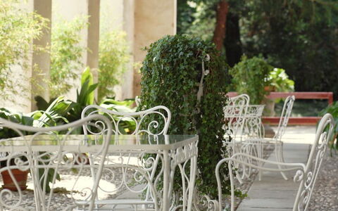 Ca' Marcello: Möbel, Stuhl, Pflanze, Tabelle, Gras, Zimmer, Blumentopf, Garten, Veranda, Strauch