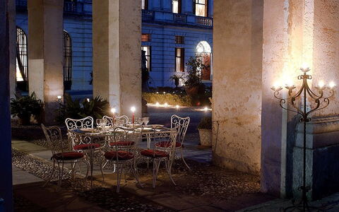 Ca' Marcello: Licht, Beleuchtung, Gebäude, Die Architektur, Nacht, Himmel, Baum, Interior Design, Zimmer, Restaurant