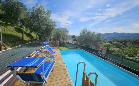 Alla Piazzetta Proprietà: Blau, Schwimmbad, Eco Hotel, Resort, Ferienort, Villa, Hotel, Zaun, Balkon, Gartenmöbel