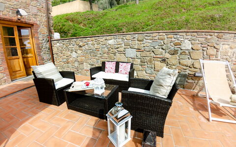 Alla Piazzetta: Eigentum, Wand, Zimmer, Möbel, Backstein, Gebäude, Haus, Grundeigentum, Terrasse, Fussboden