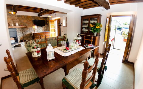 Alla Piazzetta: Eigentum, Zimmer, Gebäude, Esszimmer, Möbel, Haus, Tabelle, Interior Design, Grundeigentum, Decke