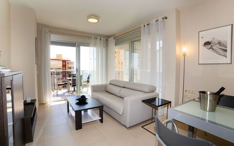 Entremares: Zimmer, Eigentum, Interior Design, Gebäude, Möbel, Wohnzimmer, Decke, Fussboden, Gelb, Grundeigentum