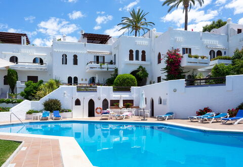 Atalaya Rio Verde: Schwimmbad, Eigentum, Gebäude, Grundeigentum, Resort, Haus, Urlaub, \Stadt, Azurblau, Zuhause
