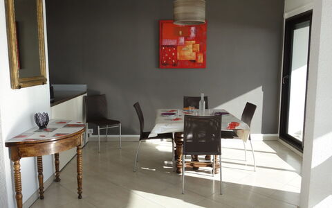 Les Hauts de Fonsainte: Zimmer, Möbel, Eigentum, Interior Design, Fussboden, Tabelle, Gebäude, Esszimmer, Decke, Haus
