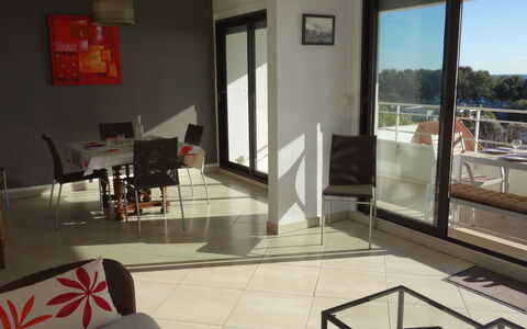 Les Hauts de Fonsainte: Eigentum, Zimmer, Interior Design, Gebäude, Wohnzimmer, Möbel, Fussboden, Grundeigentum, Haus, Die Architektur