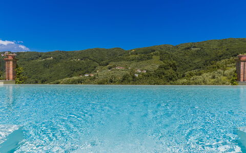 Villa Roncovisi: Gewässer, Blau, Wasser, Schwimmbad, Meer, Himmel, Azurblau, Wasservorräte, Türkis, Aqua