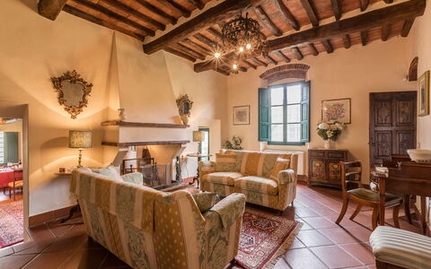 Villa Roncovisi: Eigentum, Zimmer, Gebäude, Decke, Interior Design, Wohnzimmer, Möbel, Strahl, Haus, Grundeigentum
