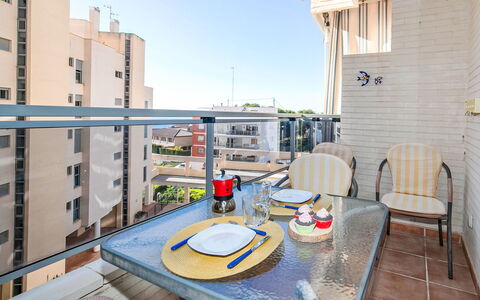 Plaza Mayor: Wohnung, Balkon, Eigentumswohnung, Stuhl, Glas, Schatten, Küche & Esszimmer Tisch, Hotel, Penthouse