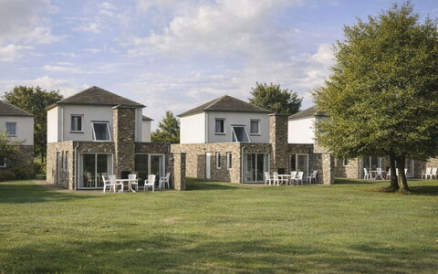 Bungalowpark Landsrade: Haus, Zuhause, Wohngebiet, Estate, Hütte, Rasen, Vorort, Landscaping, Garten, Bauernhaus