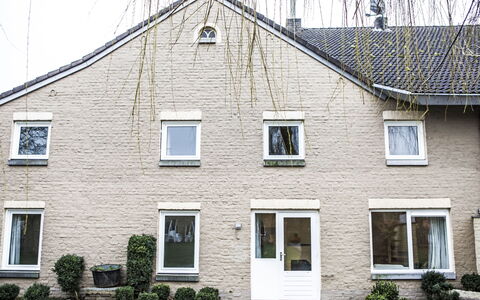 Bungalowpark Landsrade: Pflanze, Gebäude, Fenster, Eigentum, Haus, Himmel, Hütte, Wand, Wohngebiet