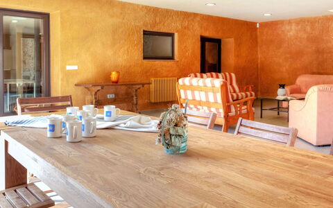 La Tilia Ii: Tabelle, Eigentum, Möbel, Holz, Gebäude, Interior Design, Wohnzimmer, Orange, Stuhl, Fussboden