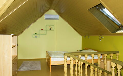 Balatonkeresztur 222: Eigentum, Holz, Interior Design, Schatten, Flooring, Fussboden, Grundeigentum, Hartholz, Decke