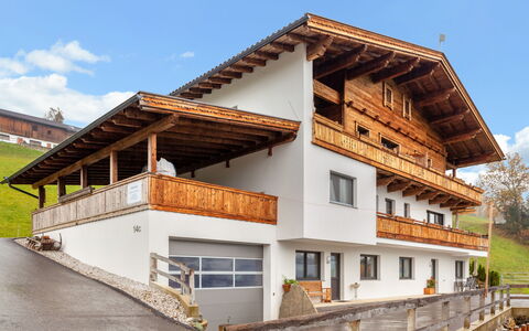 Birgit: Himmel, Gebäude, Fenster, Pflanze, Holz, Wolke, Haus, Urban Design, Hütte, Steigung