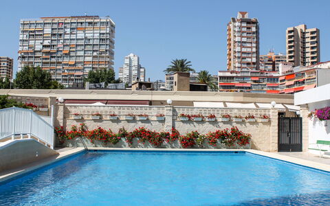 Benidorm 954: Schwimmbad, Eigentum, Gebäude, Grundeigentum, Resort, Hotel, Eigentumswohnung, Freizeit, Wohnung, Die Architektur