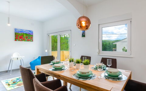 Villa Anđelika: Zimmer, Esszimmer, Möbel, Eigentum, Grün, Interior Design, Tabelle, Türkis, Gebäude, Decke