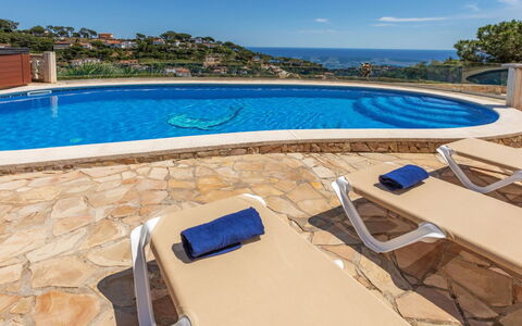 Floramar: Blau, Möbel, Schwimmbad, Resort, Meer, Gartenmöbel, Ozean, Hotel, Stuhl, Schatten