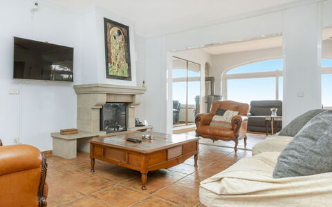 Floramar: Möbel, Flooring, Fussboden, Interior Design, Decke, Couch, Wohnzimmer, Zimmer, Wohnung