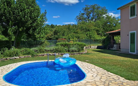 Villa Malini: Blau, Schwimmbad, Verbundwerkstoff, Freizeit, Garten, Water Feature, Gartenmöbel, Hinterhof, Resort, Landscaping