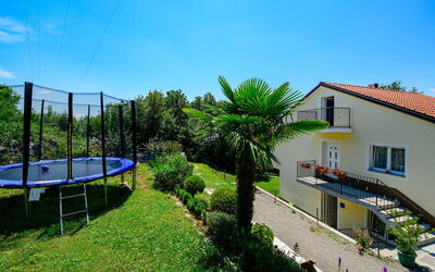 Opatija Matulji 151: Eigentum, Vegetation, Grün, Grundeigentum, Haus, Wohngebiet, Gebäude, Die Architektur, Nachbarschaft, Baum