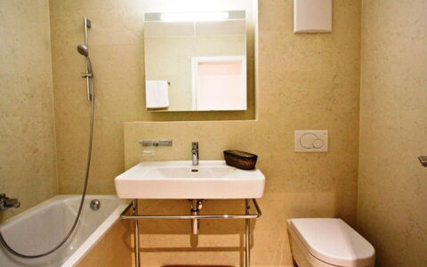 Alpsrelax.ch Gmbh: Braun, Eigentum, Armatur, Zapfhahn, Bad Sink, Sinken, Spiegel, Badezimmer, Lila