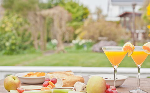 Lake District Coastal Cottage: Essen, Geschirr, Kelche, Tabelle, Dishware, Zutat