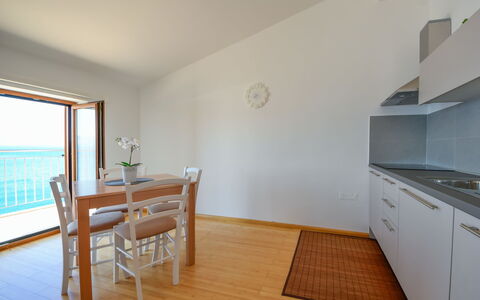 Sveti Juraj 105: Eigentum, Möbel, Cabinetry, Gebäude, Holz, Flooring, Countertop, Fussboden, Interior Design, Holzbeize
