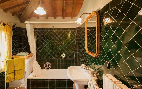 Casaccia: Zimmer, Eigentum, Badezimmer, Interior Design, Zuhause, Haus, Gebäude, Fliese, Decke, Grundeigentum