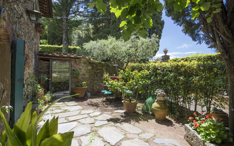Casaccia: Eigentum, Garten, Vegetation, Haus, Botanik, Baum, Hof, Garten, Grundeigentum, Flagstone