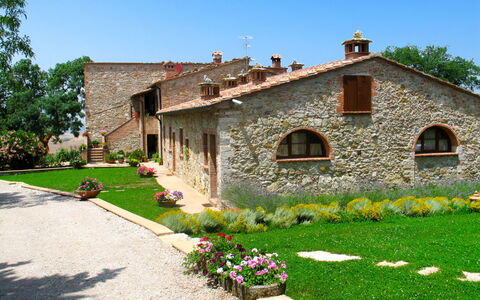 Gambassi Terme 820: Eigentum, Haus, Gebäude, Grundeigentum, Zuhause, Hütte, Garten, Gras, Estate, Bauernhaus