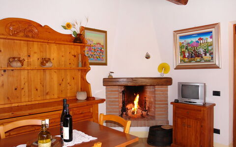 Gambassi Terme 840: Zimmer, Feuerstelle, Möbel, Eigentum, Kamin, Steinofen, Haus, Gebäude, Interior Design, Wohnzimmer