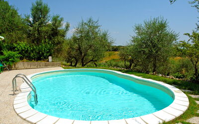 Gambassi Terme 840: Schwimmbad, Eigentum, Freizeit, Grundeigentum, Hinterhof, Gras, Baum, Haus, Rechteck, Estate