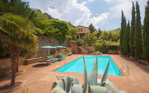Le Pergole: Eigentum, Schwimmbad, Majorelle Blue, Urlaub, Grundeigentum, Haus, Botanik, Baum, Freizeit, Himmel