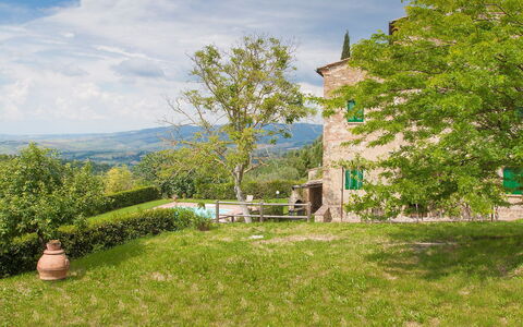 Podere Valle di Sotto: Eigentum, Haus, Grün, Natürliche Landschaft, Baum, Grundeigentum, Hütte, Ländliches Gebiet, Grundstueck, Himmel