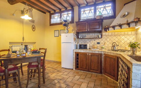 Castellina in Chianti 865: Eigentum, Zimmer, Gebäude, Küche, Möbel, Countertop, Interior Design, Haus, Grundeigentum, Fussboden