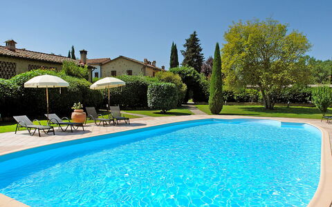 Castellina in Chianti 865: Wasser, Pflanze, Himmel, Eigentum, Schwimmbad, Natur, Azurblau, Baum, Gewässer, Schatten