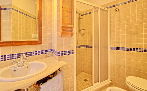 Casa Vasco: Badezimmer, Eigentum, Zimmer, Fliese, Interior Design, Grundeigentum, Die Architektur, Gebäude, Haus, Armatur