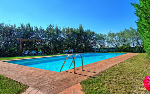 Casa Vasco: Schwimmbad, Eigentum, Grundeigentum, Gras, Haus, Estate, Freizeit, Urlaub, Gebäude, Zuhause