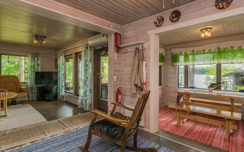 Uimaranta: Möbel, Interior Design, Flooring, Fussboden, Tabelle, Decke, Küche & Esszimmer Tisch, Beleuchtung, Stuhl, Zuhause