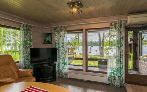 Uimaranta: Möbel, Interior Design, Flooring, Fussboden, Tabelle, Decke, Küche & Esszimmer Tisch, Beleuchtung, Stuhl, Zuhause
