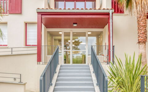 Hossegor 320: Eigentum, Pflanze, Gebäude, Fenster, Treppe, Die Architektur, Nachbarschaft, Tür, Wohngebiet, Fassade